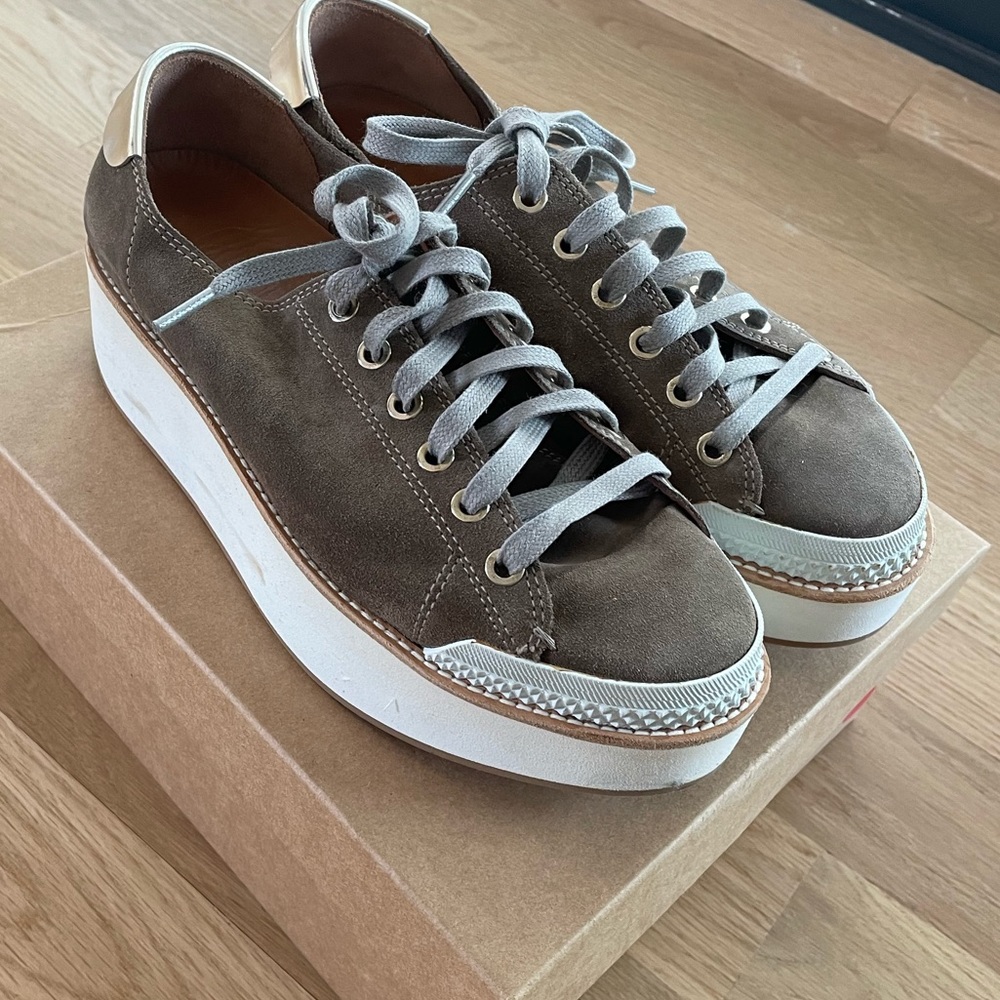 Flamingos platform sneaker Size 7.5